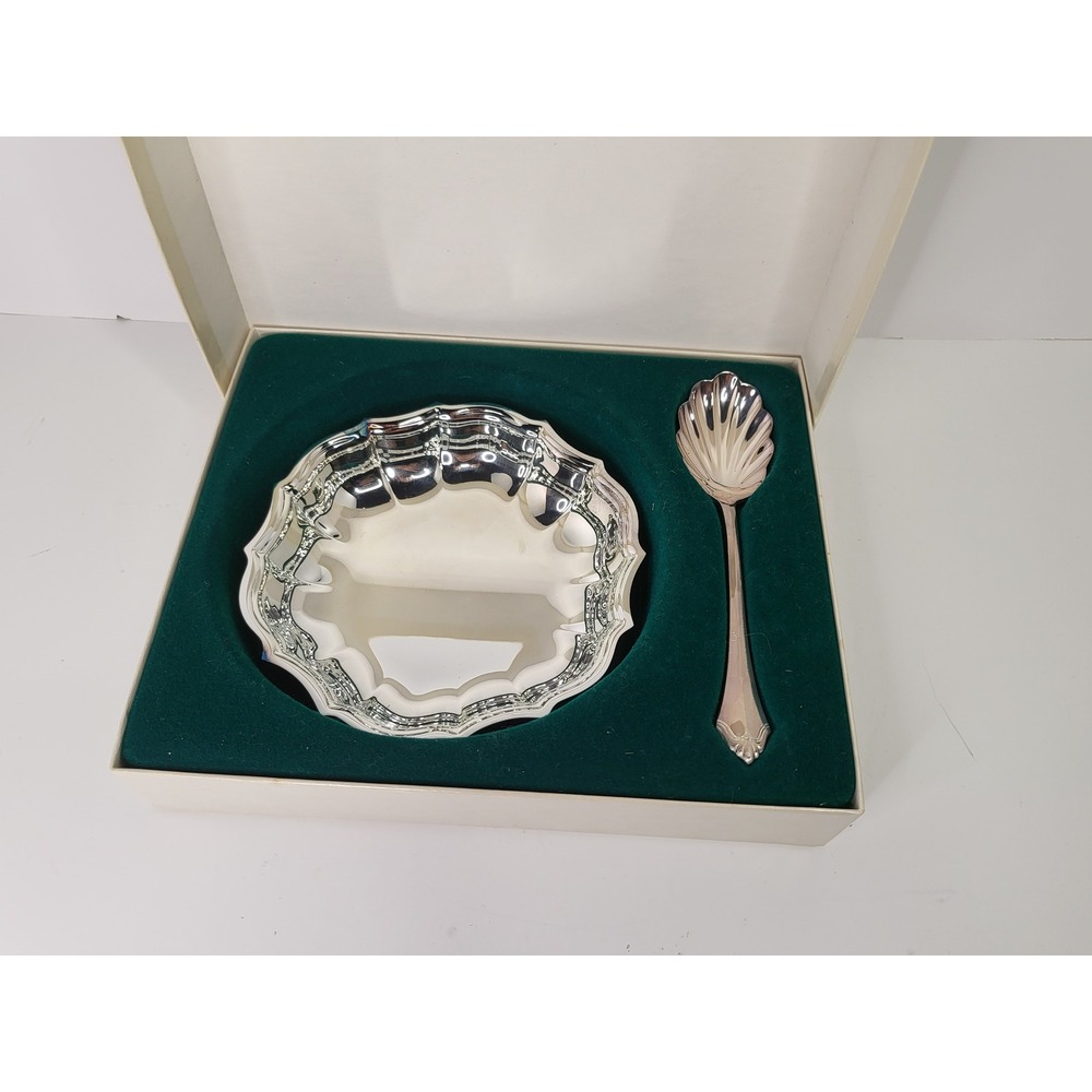 Oneida Silverplate Server and Spoon Set Scalloped Bowl Shell Spoon